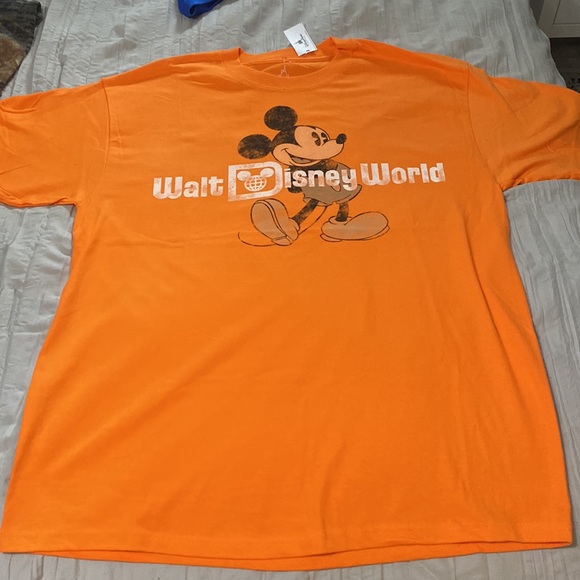 Walt Disney World T-shirt - Picture 2 of 3